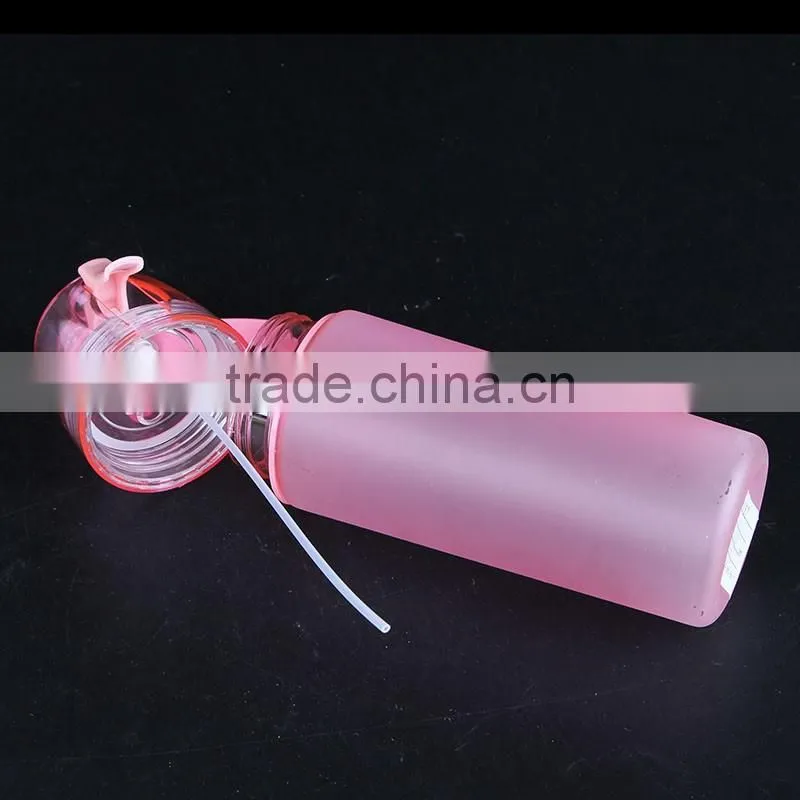 plastic sport water bottle with straw and spray