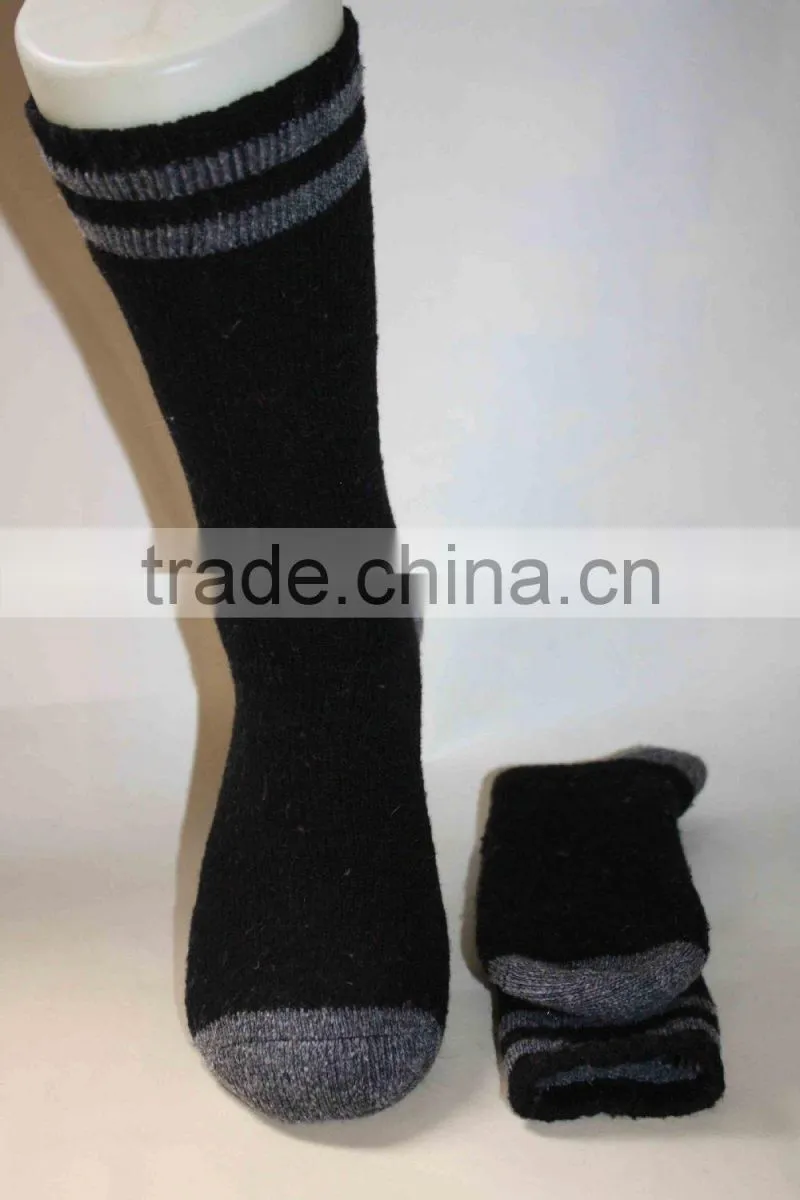 Knitted men wool and polyester sport socks