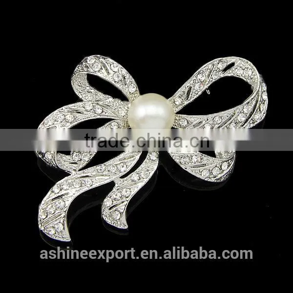 Cheap beautiful elegant pearl ribbon shape rhinestone brooch/handmade rhinestone brooch