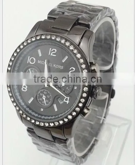 new fashion quartz wrist watch