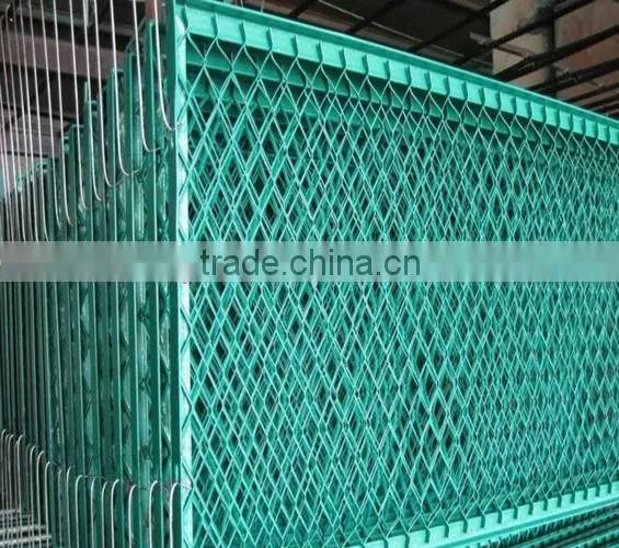Expanded mesh fence
