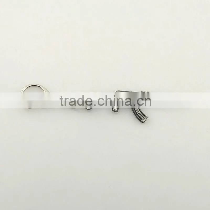 Small gift silver plated metal gun design stainless steel keychain for men
