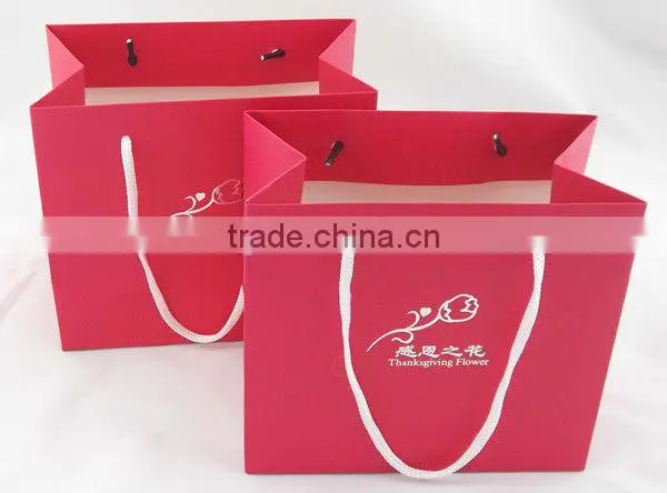 new design luxury recycle paper bag price,paper gift bag manufacturer