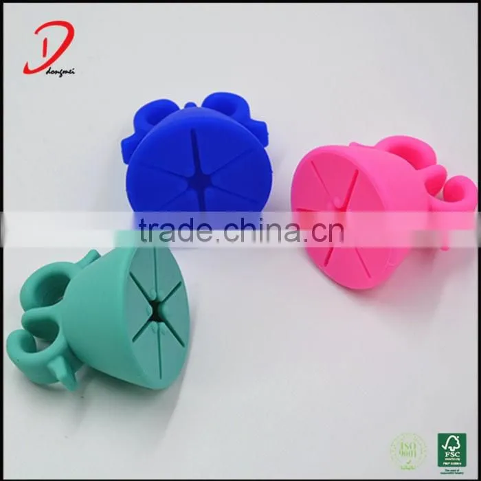 2016 new products The Wearable silicone Nail Polish Holder