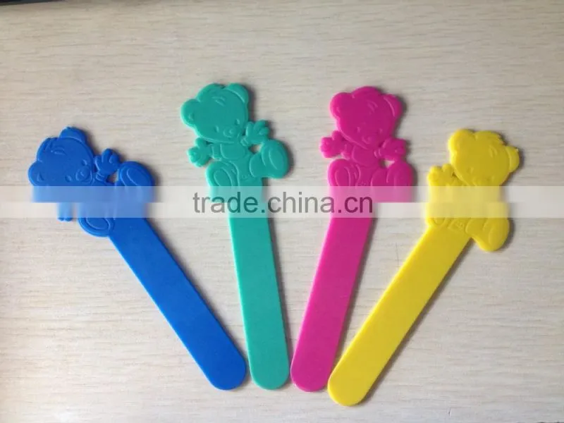 V-GF16-11 Colorful plastic bear shape tongue depressor