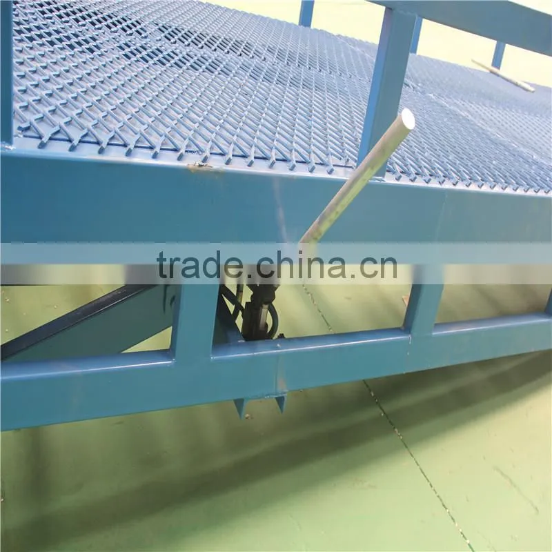 Adjustable high duty steel loading yard ramp / Car loading mobile ramp slope
