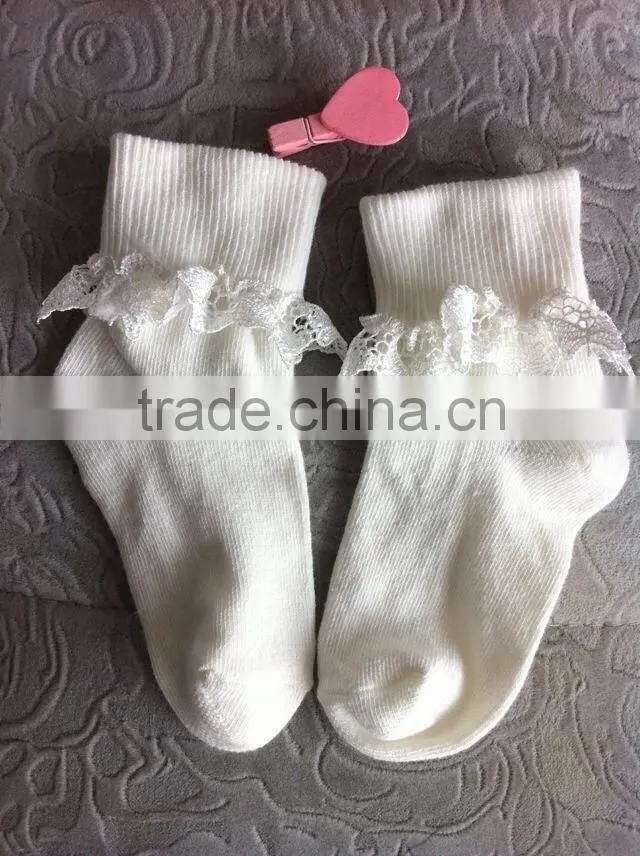 2015 good quality classic white lace design baby socks