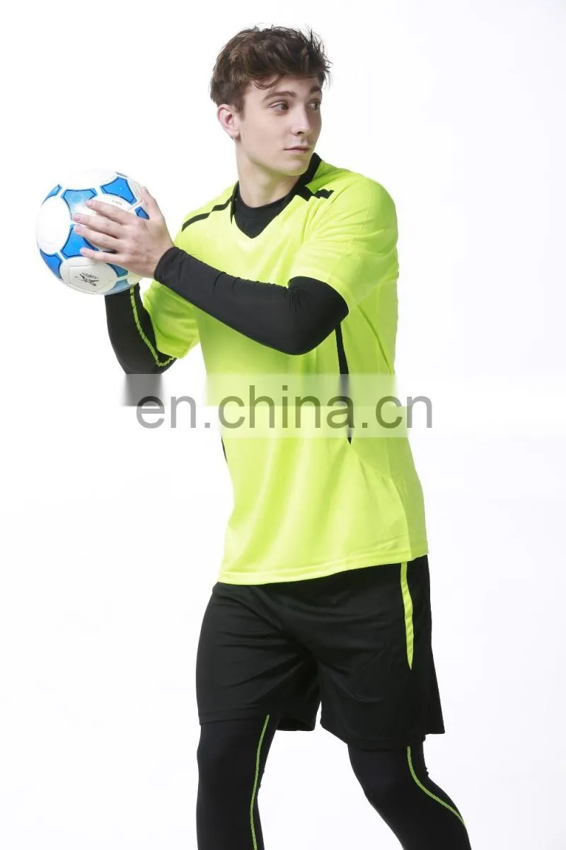Boy custom dry fit polyester soccer uniform soccer jersey green and shorts black