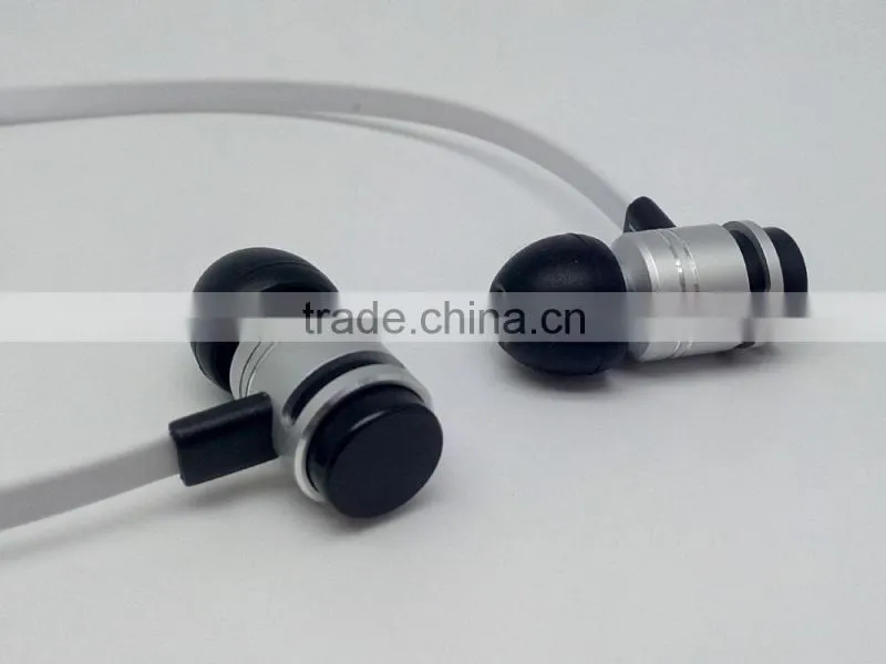 Foshan OEM metal in-Ear silicon earphone with the microphone and speaker
