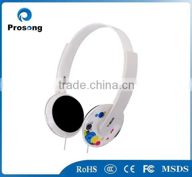 Sample supplied popular stereo headphones with detachable mic