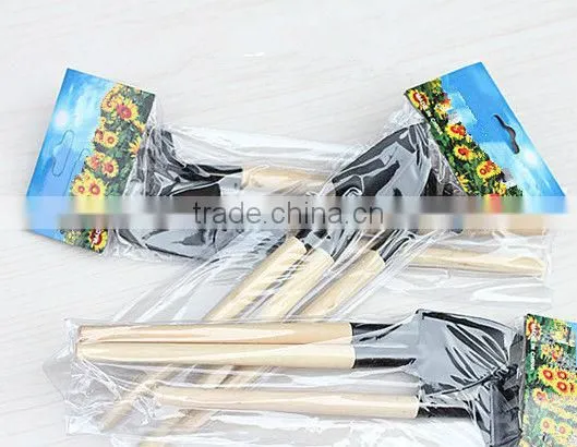 mini spade with wooden handle