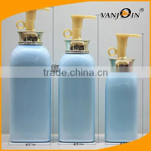 Customized Color Empty 750ML Square Plastic Lotion Bottle with Pump Spray