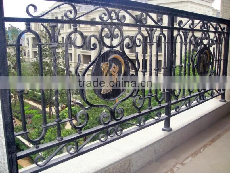 2015 Top-selling hand forged modern metal fencing