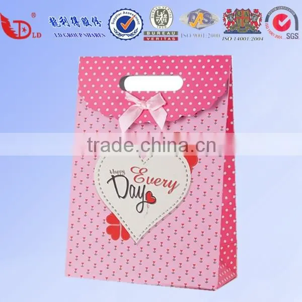 Wholesale fancy white kraft paper packaging bag with logo printing