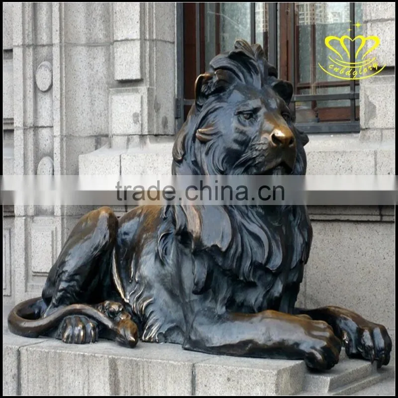 The bronze lion animal sculpture Wrought brass outdoor urban landscape sculpture
