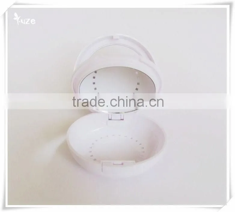 Empty cosmetic compact powder case with compact mirror
