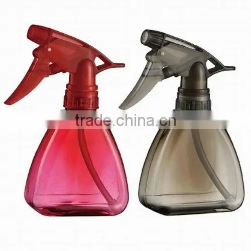 Plastic trigger spray bottle