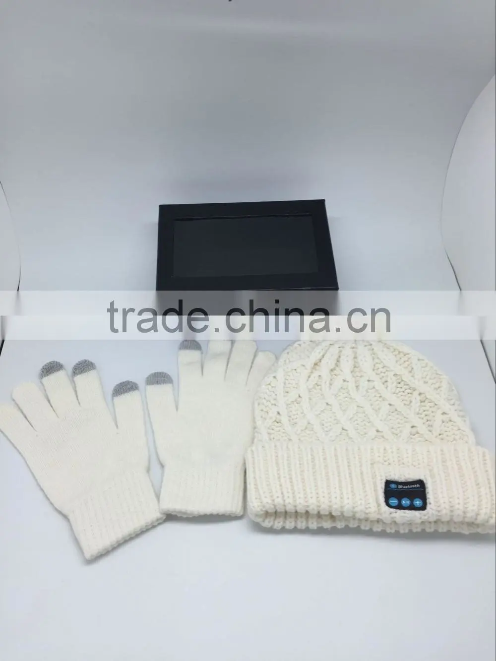 bluetooth beanie with touch screen gloves in gift box