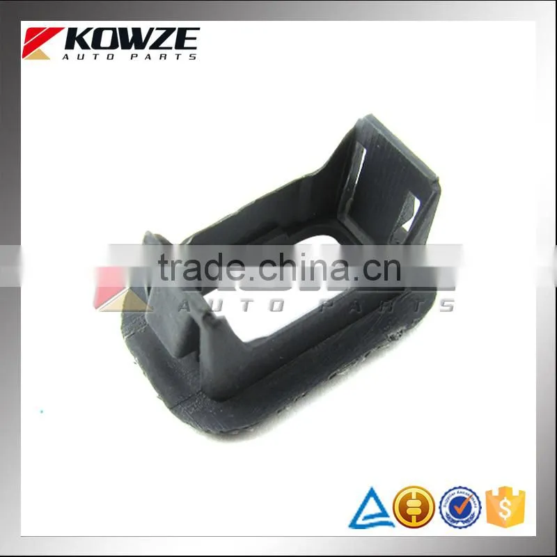 Front Door Locking Bushing For Mitsubishi Pajero/Montero V11 V12 V13 V23 V23 V24 V24 V25 V26 V31 V32 V33 V34 MB775216 MB717040