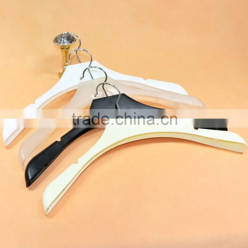 2015 High quality pure colour plastic clothing rack for cloth display