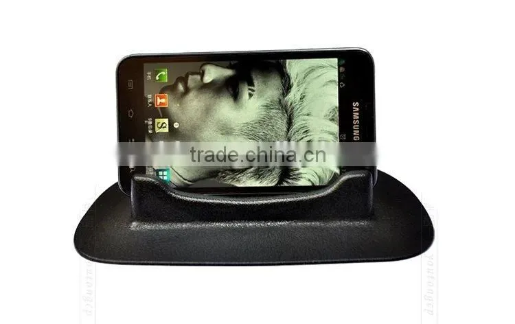 2015 new products promotion gifts smartphone car glass anti slip car pad silicone car mount holder