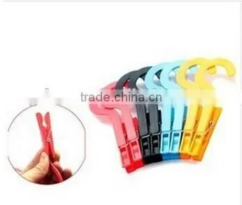 2015 wholesale new products china customized hanging plastic clothes clips