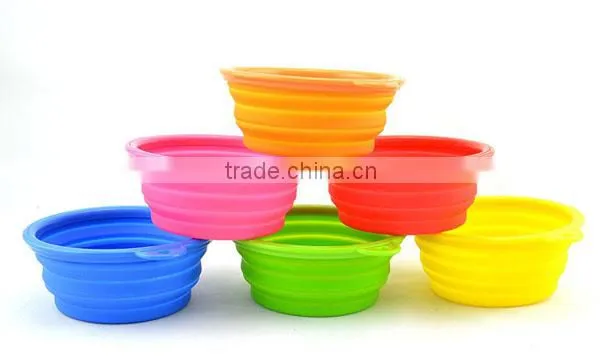 Travel silicone dog bowl feeder with different colors