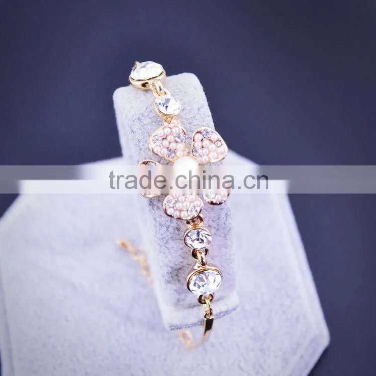 Lady's Cubic Zirconia Crystal Five Petals Flower Charm Bangle Bracelet