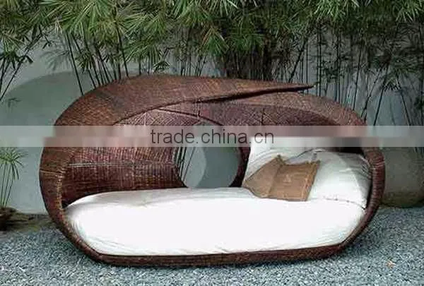 Romantic rattan round angel sunbed