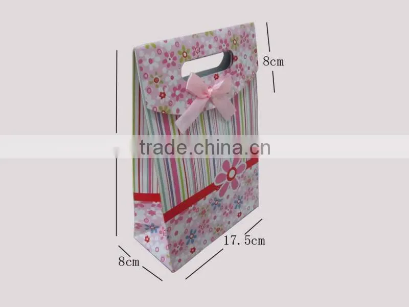 Decorative Gift Paper Bag with Die Cut Handles