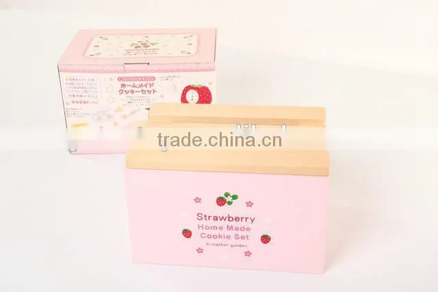 Wooden strawberry home made cooking set toy