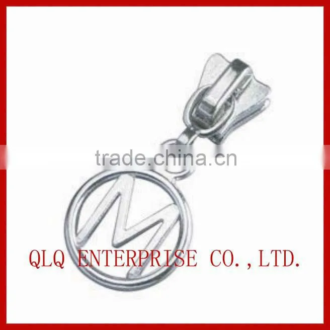 Auto lock double slider zipper