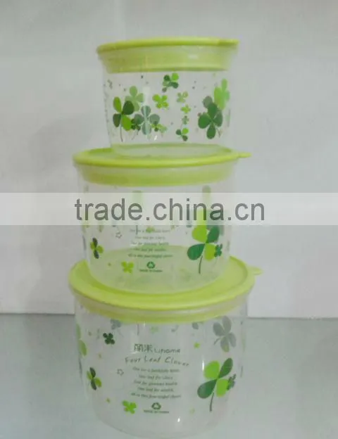 Plastic storage cont ainer