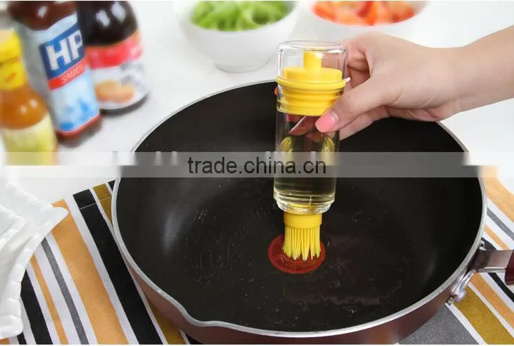 hightwo-way using high quality vinegar bottles soy sauce plastic bottle ,kitchen oil bottle ,Grill brush