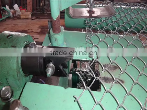 Automated heavy duty chain link fence making machine