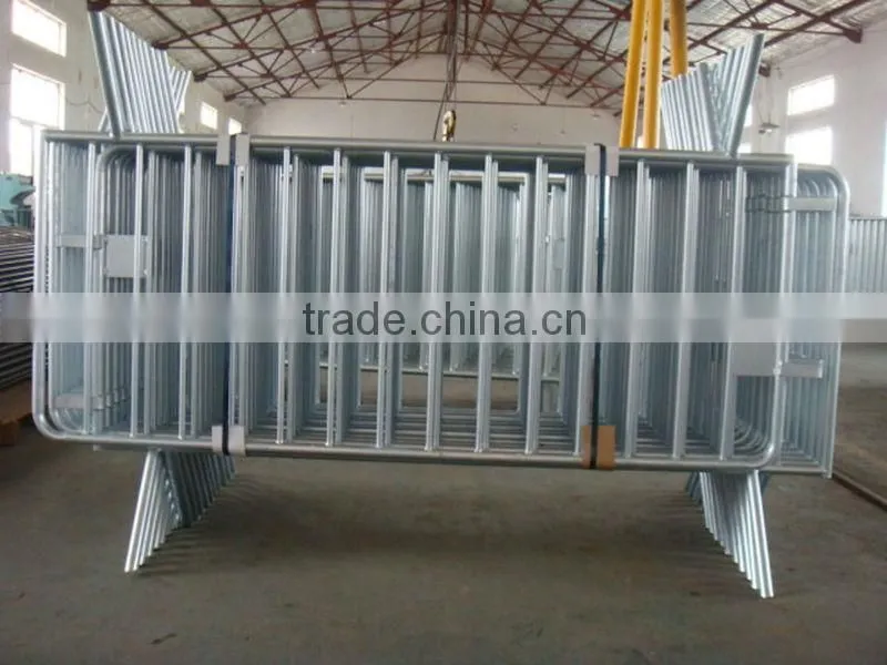 Hot galvanized event crowd control barrier