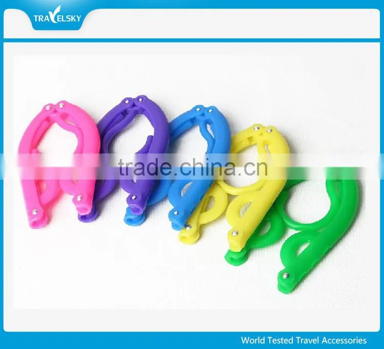 Lightweight travel foldable plastic clothes hanger