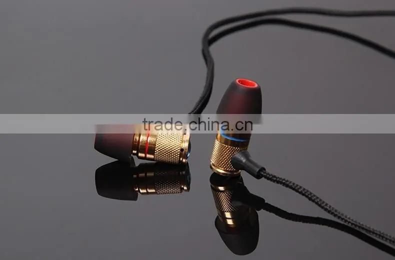 2016 popular metal wired earphone in ear earbuds with microphone