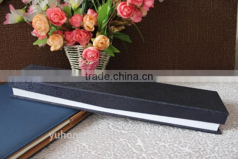 Elegant Chinese silk hand fan box