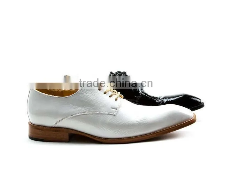 Automatic heel-nailing machine for shoes