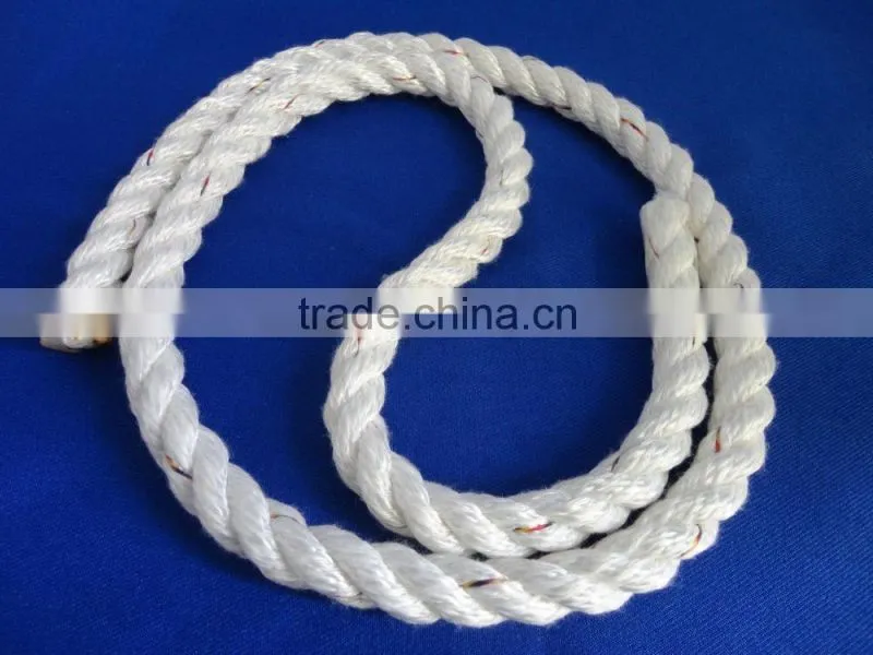 Twisted nautic polyester ropes