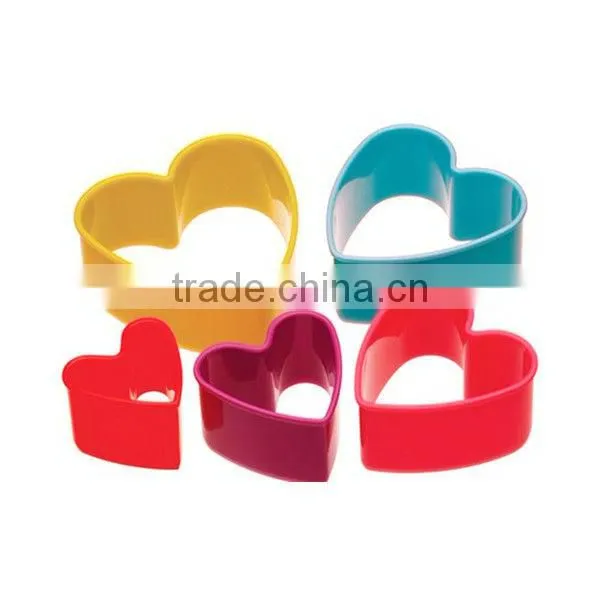CC-6887 5-Pieces Colorful Plastic heart shaped cookie cutter