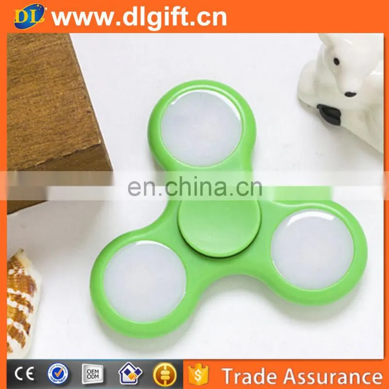 European Best selling adult toy plastic funny led hand solar light spinner