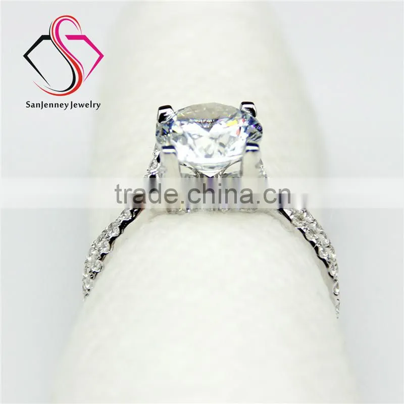 Round Brilliant Cut Moissanite 2CT 8.0mm Center 14k 18k White Yellow Gold Diamond Engagement Ring