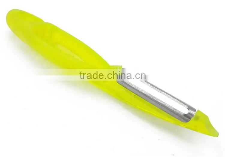 Plastic slicer and peeler for vegetable