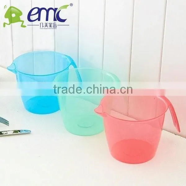 Plastic water scoop, with calibration line and handle plastic water scoop