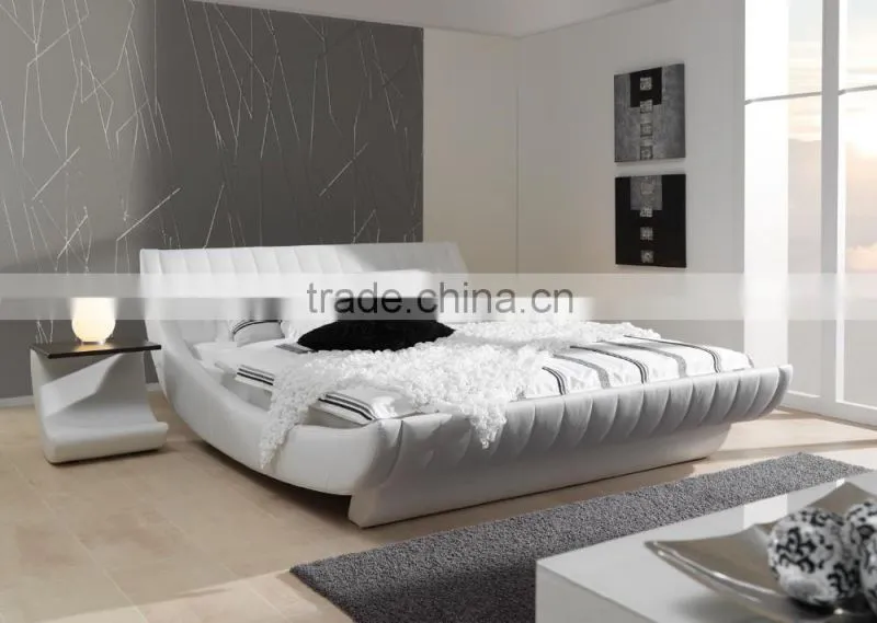 European Brief Style Button Design Mink Chenile Fabric Bed
