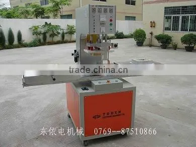 Ultrasonic bottom welding mold
