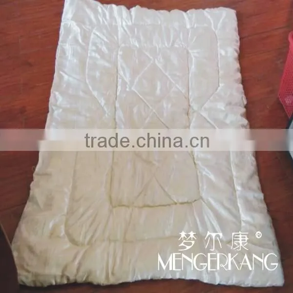 plush cushion quilt used in travel