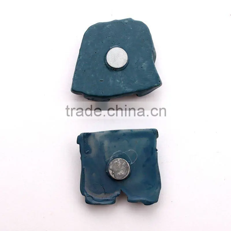Garment shape magnet resin